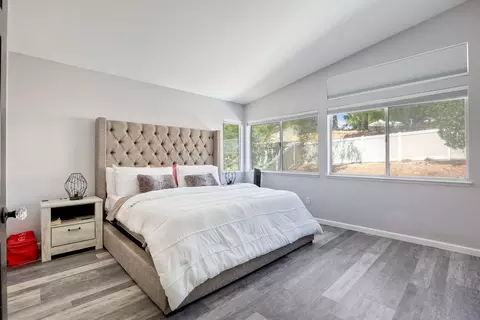 Bedroom - 31546 Golden Lion Dr, Temecula, CA 92591 photo 3 of 4