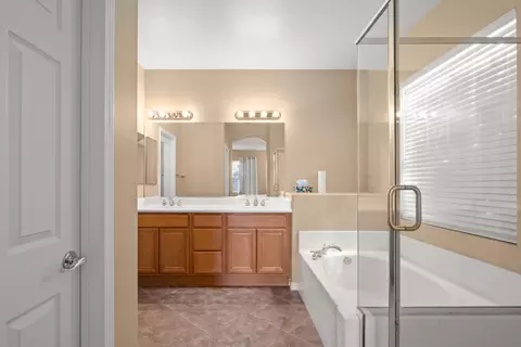 Bath - 82013 Cochran Dr, Indio, CA 92201 photo 2 of 2