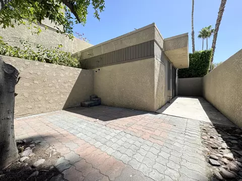 473 W Bradshaw Ln, Palm Springs, CA 92262