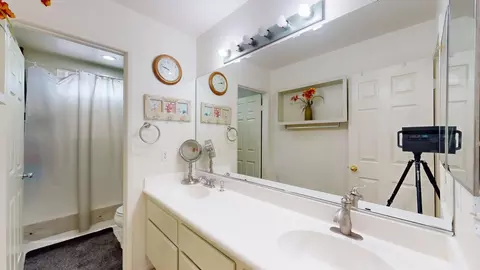 Bath - 83633 Lapis Dr, Coachella, CA 92236 photo 1 of 2