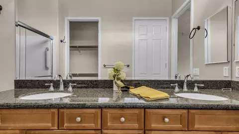 Bath - 39838 Calle Coche, Indio, CA 92203 photo 2 of 4
