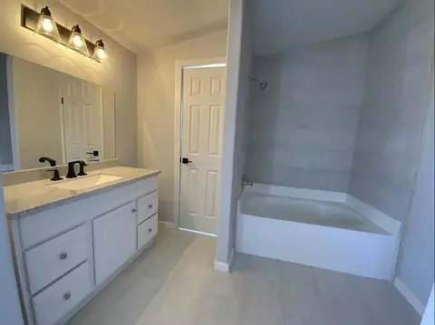 Bath - 2865 Treadwell Blvd, Thermal, CA 92274 photo 2 of 2