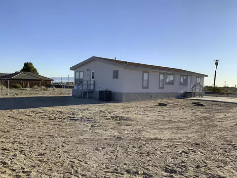 Exterior - 2865 Treadwell Blvd, Thermal, CA 92274 photo 2 of 2