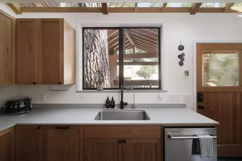 Kitchen - 55100 Pine Crest Dr, Idyllwild, CA 92549 photo 3 of 3