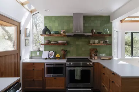 Kitchen - 55100 Pine Crest Dr, Idyllwild, CA 92549 photo 1 of 3