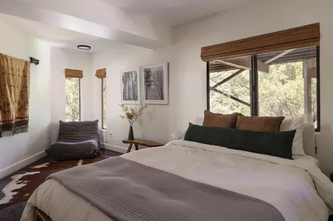 Bedroom - 55100 Pine Crest Dr, Idyllwild, CA 92549 photo 2 of 6