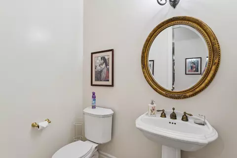 Bath - 391 Cedar Ridge Dr, Lake Arrowhead, CA 92352 photo 3 of 9