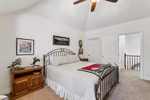 Bedroom - 391 Cedar Ridge Dr, Lake Arrowhead, CA 92352 photo 9 of 9