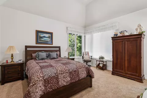 Bedroom - 391 Cedar Ridge Dr, Lake Arrowhead, CA 92352 photo 5 of 9