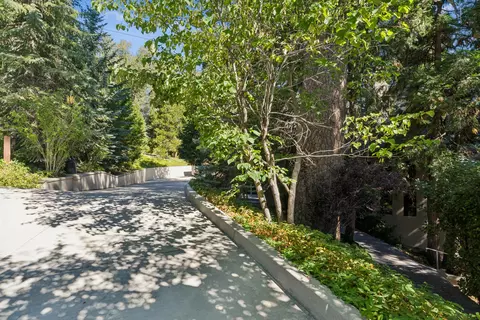 Exterior - 391 Cedar Ridge Dr, Lake Arrowhead, CA 92352 photo 12 of 14