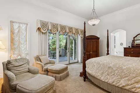 Bedroom - 391 Cedar Ridge Dr, Lake Arrowhead, CA 92352 photo 1 of 9
