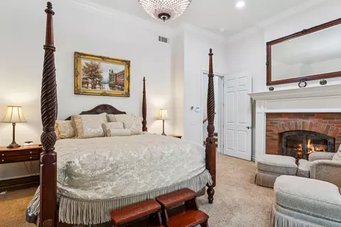 Bedroom - 391 Cedar Ridge Dr, Lake Arrowhead, CA 92352 photo 2 of 9