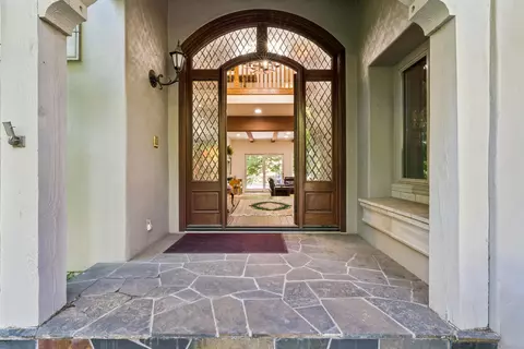 Entry Way - 391 Cedar Ridge Dr, Lake Arrowhead, CA 92352 photo 2 of 7