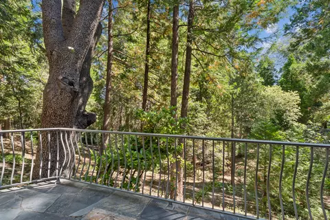 Exterior - 391 Cedar Ridge Dr, Lake Arrowhead, CA 92352 photo 7 of 14