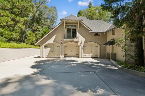 Exterior - 391 Cedar Ridge Dr, Lake Arrowhead, CA 92352 photo 9 of 14