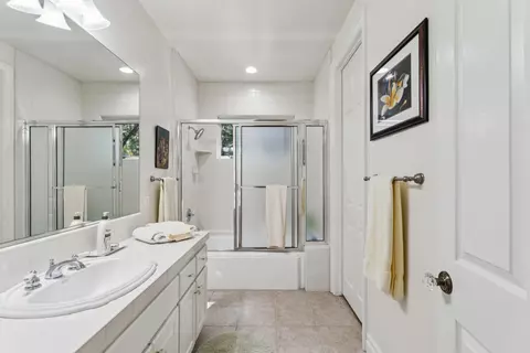 Bath - 391 Cedar Ridge Dr, Lake Arrowhead, CA 92352 photo 4 of 9