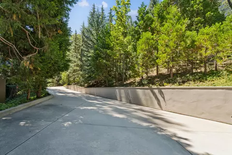 Exterior - 391 Cedar Ridge Dr, Lake Arrowhead, CA 92352 photo 10 of 14