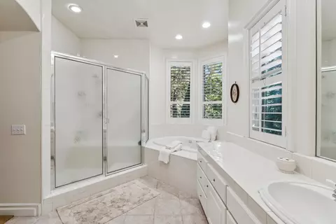 Bath - 391 Cedar Ridge Dr, Lake Arrowhead, CA 92352 photo 2 of 9