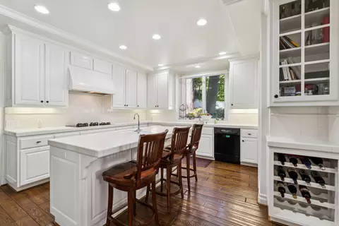 Kitchen - 391 Cedar Ridge Dr, Lake Arrowhead, CA 92352 photo 2 of 3