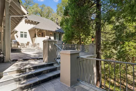 Exterior - 391 Cedar Ridge Dr, Lake Arrowhead, CA 92352 photo 4 of 14