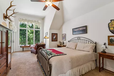 Bedroom - 391 Cedar Ridge Dr, Lake Arrowhead, CA 92352 photo 8 of 9