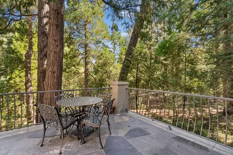 Exterior - 391 Cedar Ridge Dr, Lake Arrowhead, CA 92352 photo 3 of 14