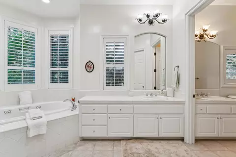 Bath - 391 Cedar Ridge Dr, Lake Arrowhead, CA 92352 photo 1 of 9