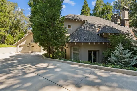 Exterior - 391 Cedar Ridge Dr, Lake Arrowhead, CA 92352 photo 2 of 14
