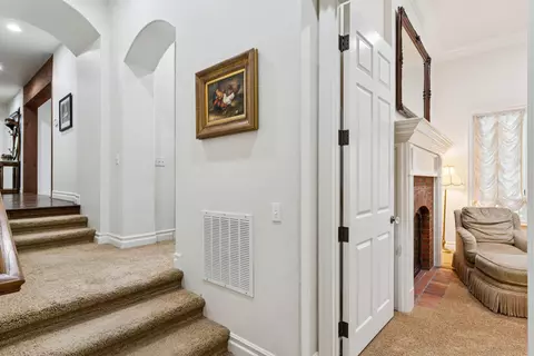 Entry Way - 391 Cedar Ridge Dr, Lake Arrowhead, CA 92352 photo 5 of 7