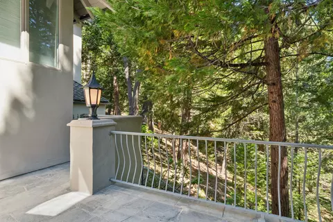 Exterior - 391 Cedar Ridge Dr, Lake Arrowhead, CA 92352 photo 6 of 14