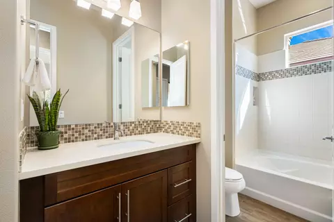 Bath - 82707 Monarchos, Indio, CA 92201 photo 4 of 4
