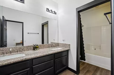 Bath - 80536 Denton Dr, Indio, CA 92203 photo 4 of 5