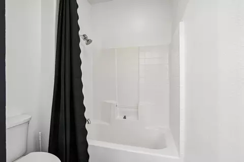 Bath - 80536 Denton Dr, Indio, CA 92203 photo 5 of 5
