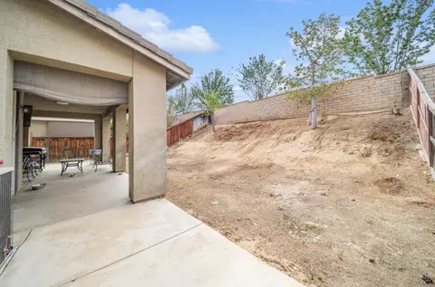 Exterior - 2121 Cottage Ct, Perris, CA 92571 photo 10 of 11