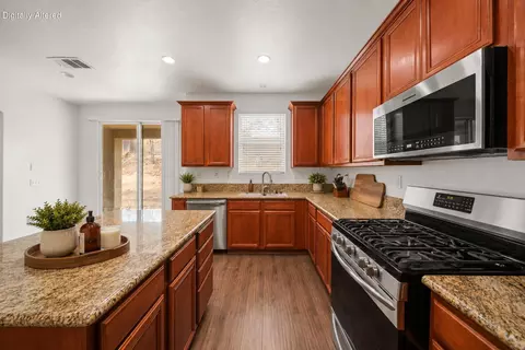 Kitchen - 2121 Cottage Ct, Perris, CA 92571 photo 3 of 3