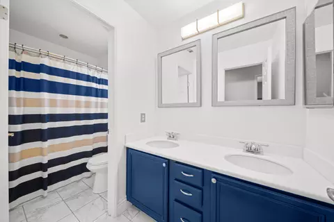 Bath - 2121 Cottage Ct, Perris, CA 92571 photo 5 of 5