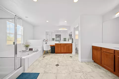 Bath - 2121 Cottage Ct, Perris, CA 92571 photo 1 of 5