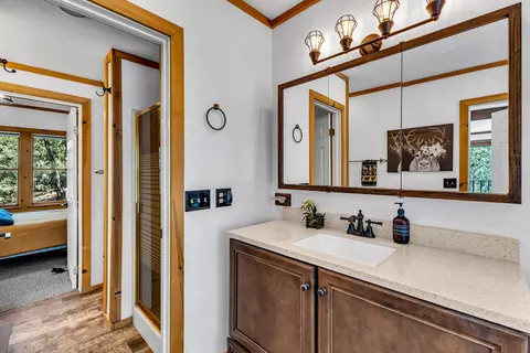 Bath - 24701 Schaffer Dr, Idyllwild, CA 92549 photo 3 of 4