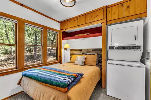 Bedroom - 24701 Schaffer Dr, Idyllwild, CA 92549 photo 3 of 3