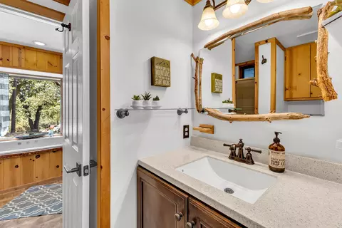 Bath - 24701 Schaffer Dr, Idyllwild, CA 92549 photo 4 of 4