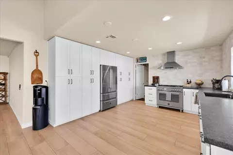 Kitchen - 42670 Sandy Bay Rd, Bermuda Dunes, CA 92203 photo 2 of 3