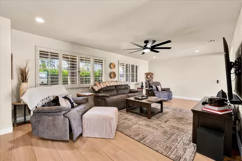 Living - 42670 Sandy Bay Rd, Bermuda Dunes, CA 92203 photo 2 of 4