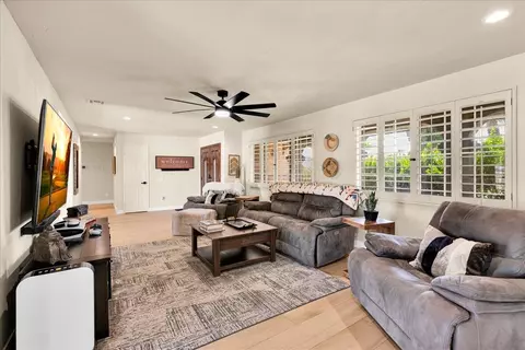 Living - 42670 Sandy Bay Rd, Bermuda Dunes, CA 92203 photo 3 of 4