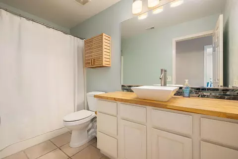 Bath - 53185 Eisenhower Dr, La Quinta, CA 92253 photo 2 of 2