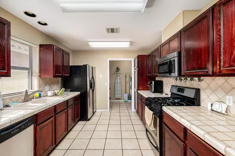Kitchen - 53185 Eisenhower Dr, La Quinta, CA 92253 photo 2 of 5