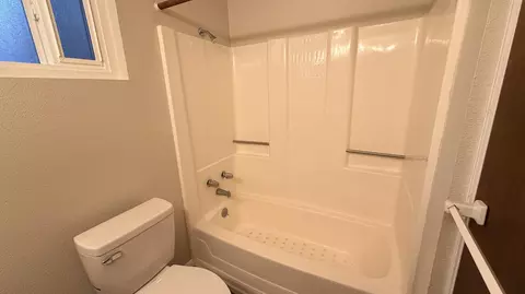 Bath - 25950 Lilac Dr, Idyllwild, CA 92549 photo 2 of 4