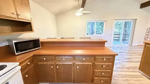 Kitchen - 25950 Lilac Dr, Idyllwild, CA 92549 photo 4 of 4