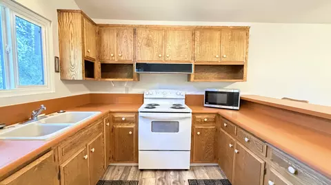 Kitchen - 25950 Lilac Dr, Idyllwild, CA 92549 photo 3 of 4