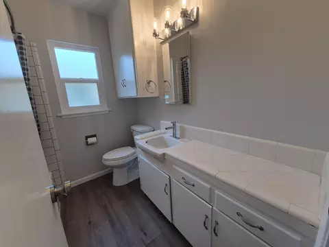 Bath - 4720 Whipple Rd, Riverside, CA 92506 photo 3 of 4