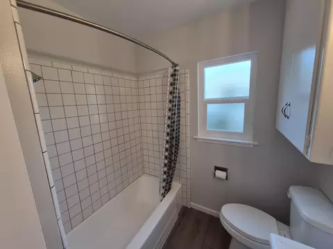 Bath - 4720 Whipple Rd, Riverside, CA 92506 photo 4 of 4